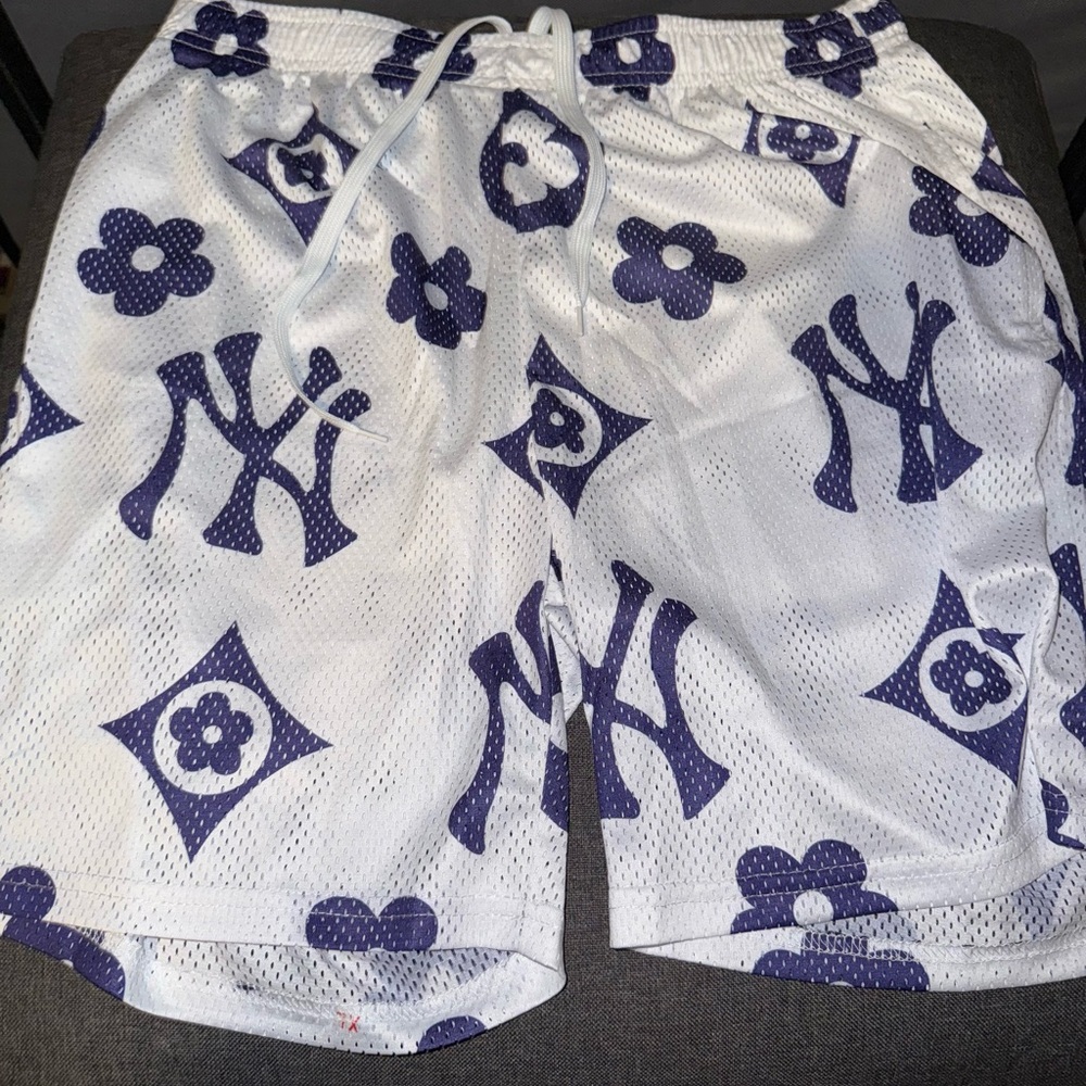 Bravest LV Yankees Collab men’s shorts (defect-no tags) XL